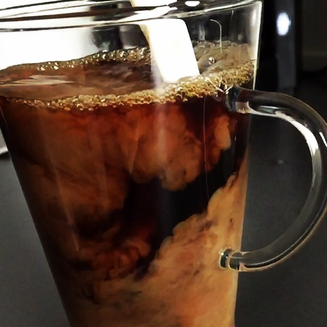 Mælkeagtig Kaffe Magi i Slowmo ☕🍼