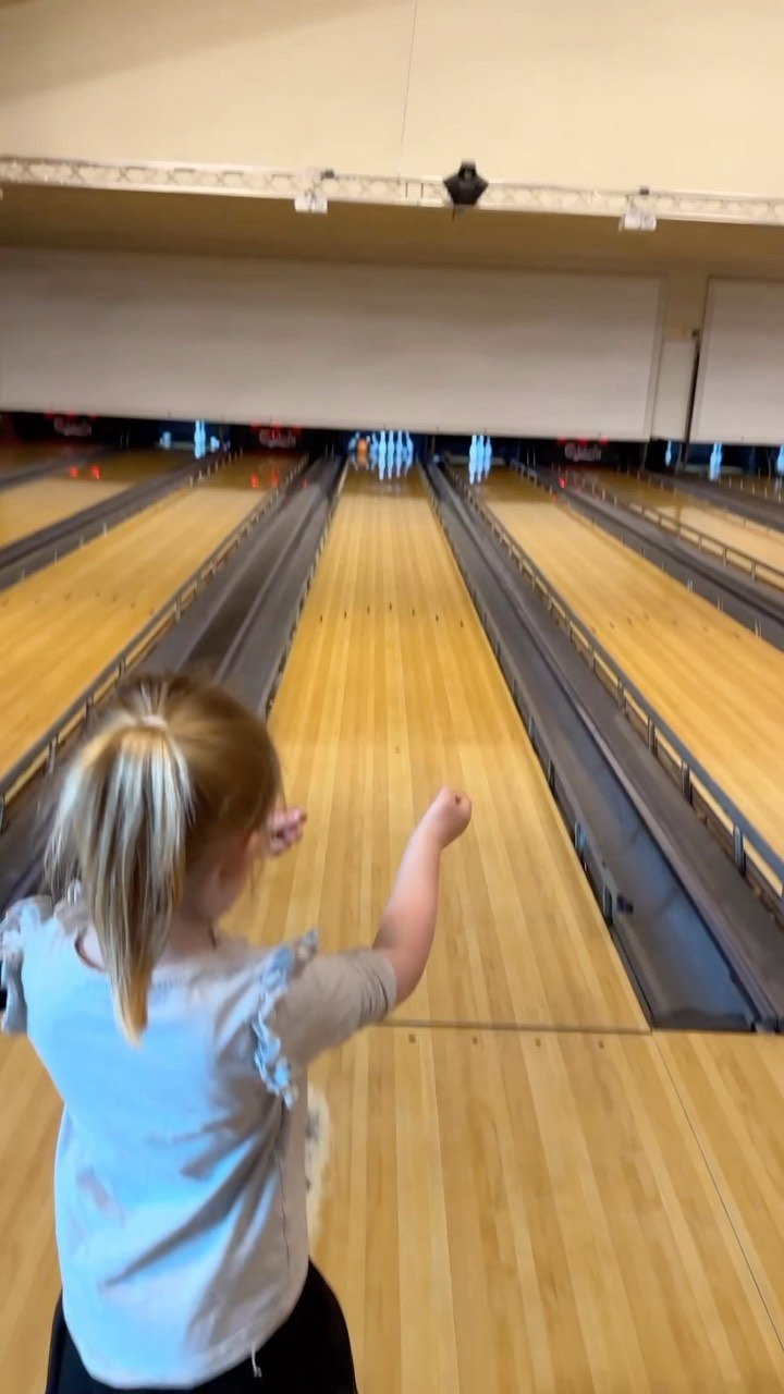 Familiehygge i Bowlingbanens Lys 🎳✨