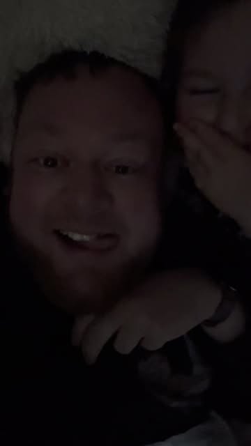 Giraffen bygger påskehule 🐰🥚